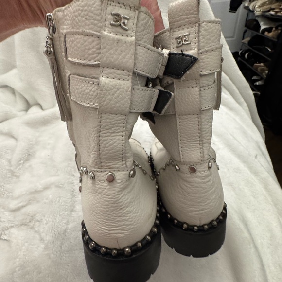 Circus by Sam Edelman Cream/Black Combat Boots 9 - Picture 5 of 11